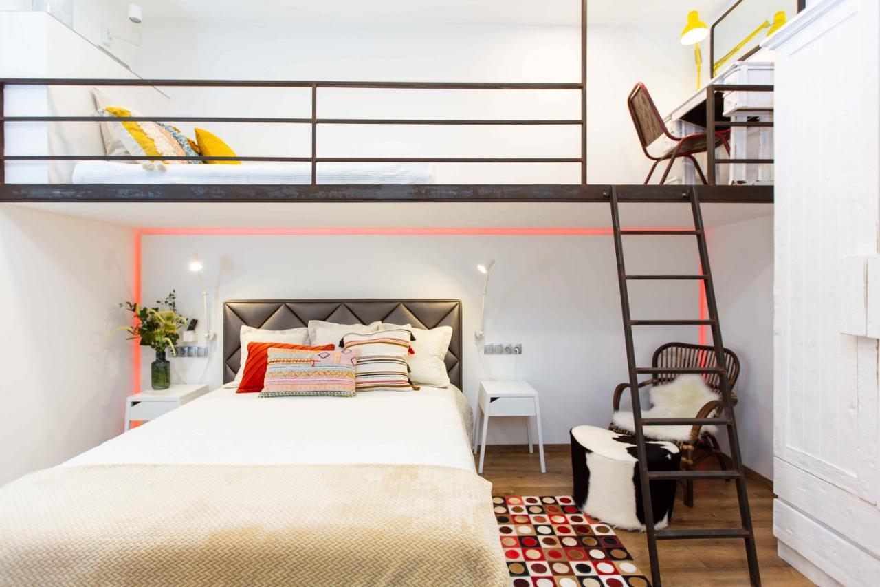 Premium Rooms By Hi5 - Style At The Comedy Theater 布达佩斯 外观 照片