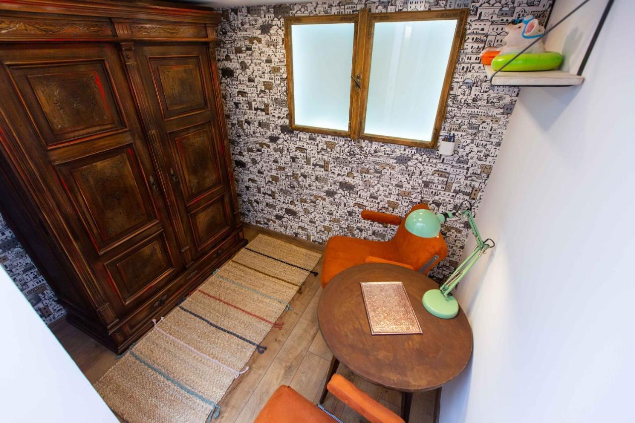 Premium Rooms By Hi5 - Style At The Comedy Theater 布达佩斯 外观 照片