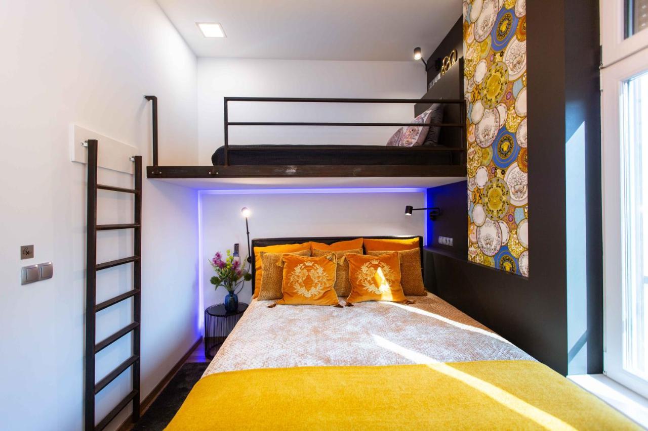 Premium Rooms By Hi5 - Style At The Comedy Theater 布达佩斯 外观 照片