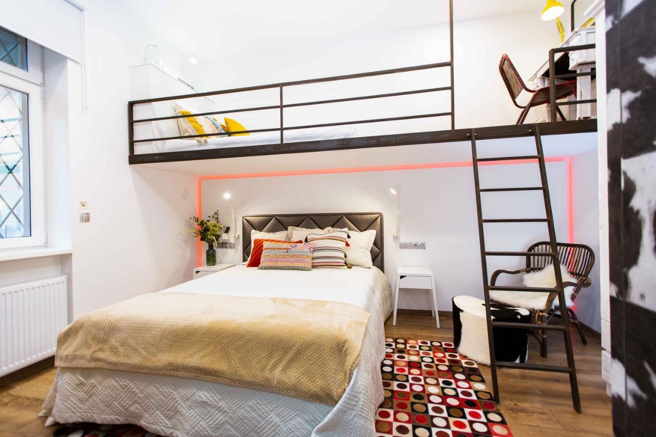 Premium Rooms By Hi5 - Style At The Comedy Theater 布达佩斯 外观 照片
