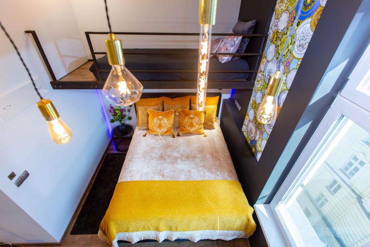 Premium Rooms By Hi5 - Style At The Comedy Theater 布达佩斯 外观 照片