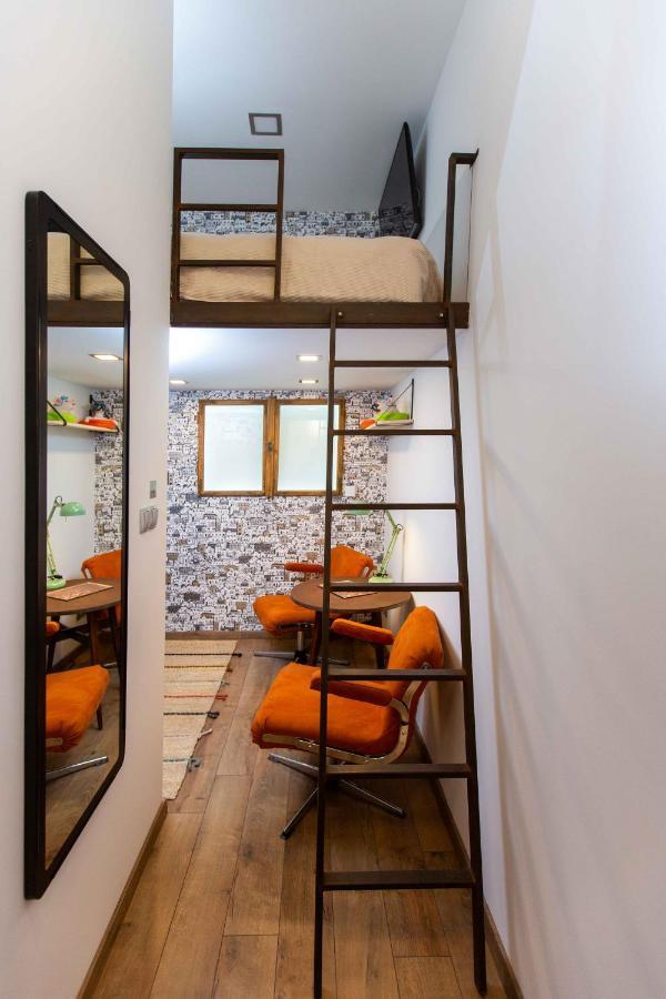 Premium Rooms By Hi5 - Style At The Comedy Theater 布达佩斯 外观 照片