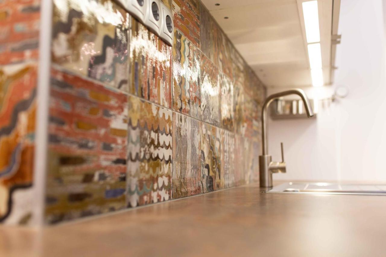 Premium Rooms By Hi5 - Style At The Comedy Theater 布达佩斯 外观 照片